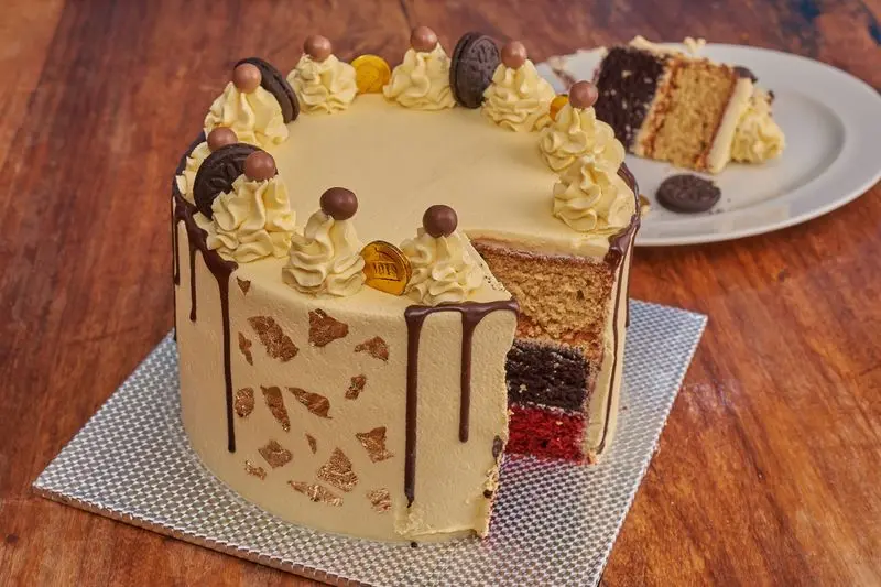 Celebration Cake 10'' Red Vel & Vanilla"